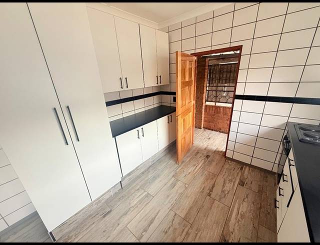3 BEDROOM HOUSE FOR SALE IN VANDERBIJLPARK CW 2